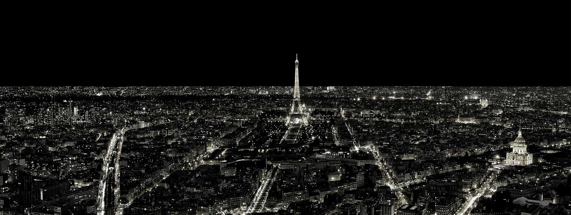 Photo en noir et blanc de Paris avec la tour Eiffel