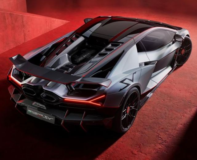 Lamborghini Revuelto SV