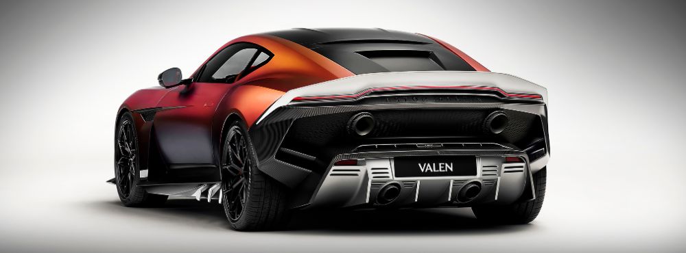 Valen supercar orange avec éléments en carbone