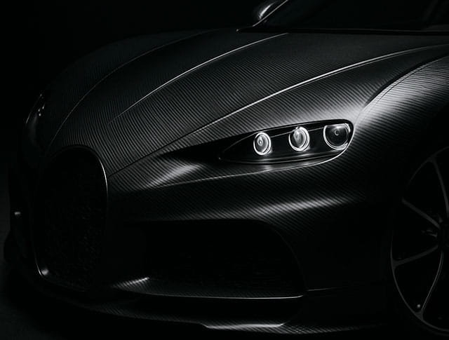 Voiture koenigsegg noir sur fond noir